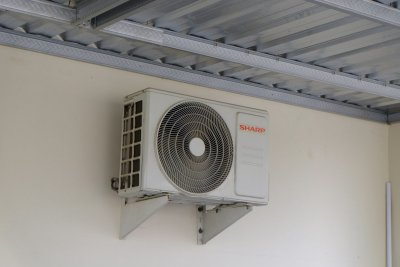 Mag je zelf een airco plaatsen of moet dat een vakman doen?
